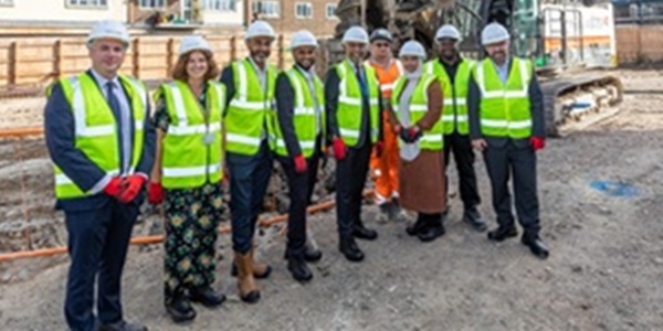 Mayor Lutfur Rahman welcomes new homes in Stepney 781_HAP.jpg
