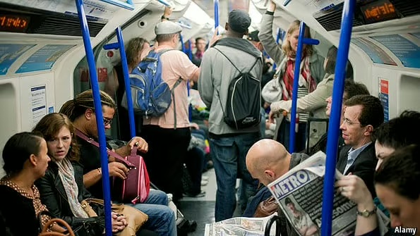 লন্ডন আন্ডারগ্রাউন্ডে সকাল ১০টার আগে ‘স্নগিং’ নিষেধাজ্ঞার দাবি 12526_20131109_brp501.jpg