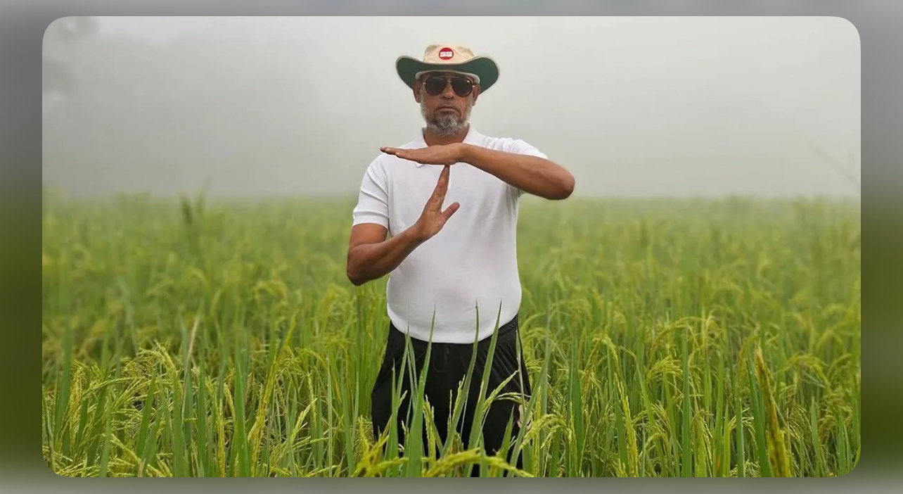 ধানক্ষেতে দাঁড়িয়ে বিএনপি নেতার অভিনব প্রতিবাদ 12576_IMG_4599.jpeg