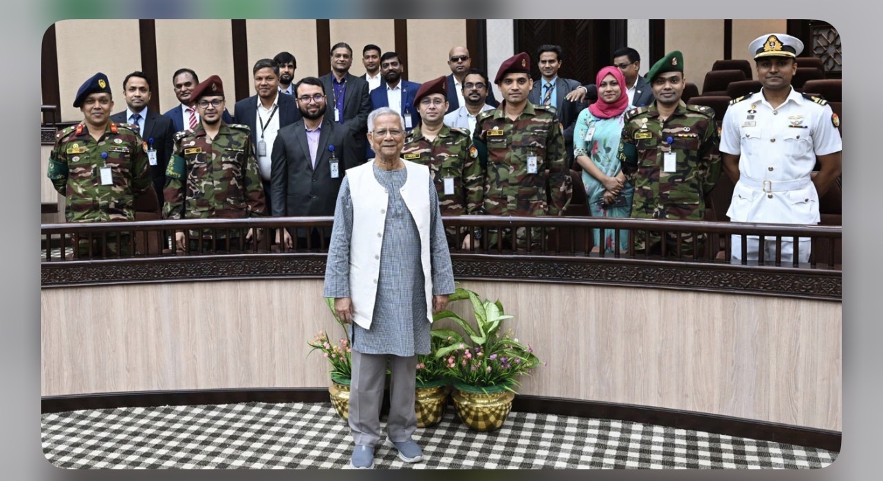 কর্মকর্তা-কর্মচারীদের কাছে বিদায় নিলেন প্রধান উপদেষ্টা 14191_IMG_3456.jpeg