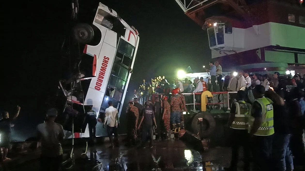 বাসডুবির ঘটনায় নিহত বেড়ে ২৬ 14847_IMG_8425.jpeg