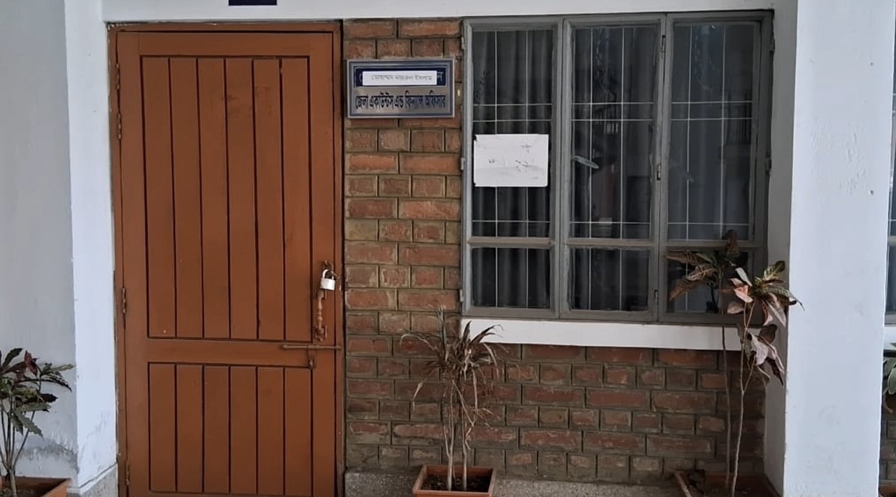 মৌলভীবাজারে খেয়াল-খুশিমতো অফিস করছেন সরকারি কর্মকর্তারা 14876_IMG_8747.jpeg