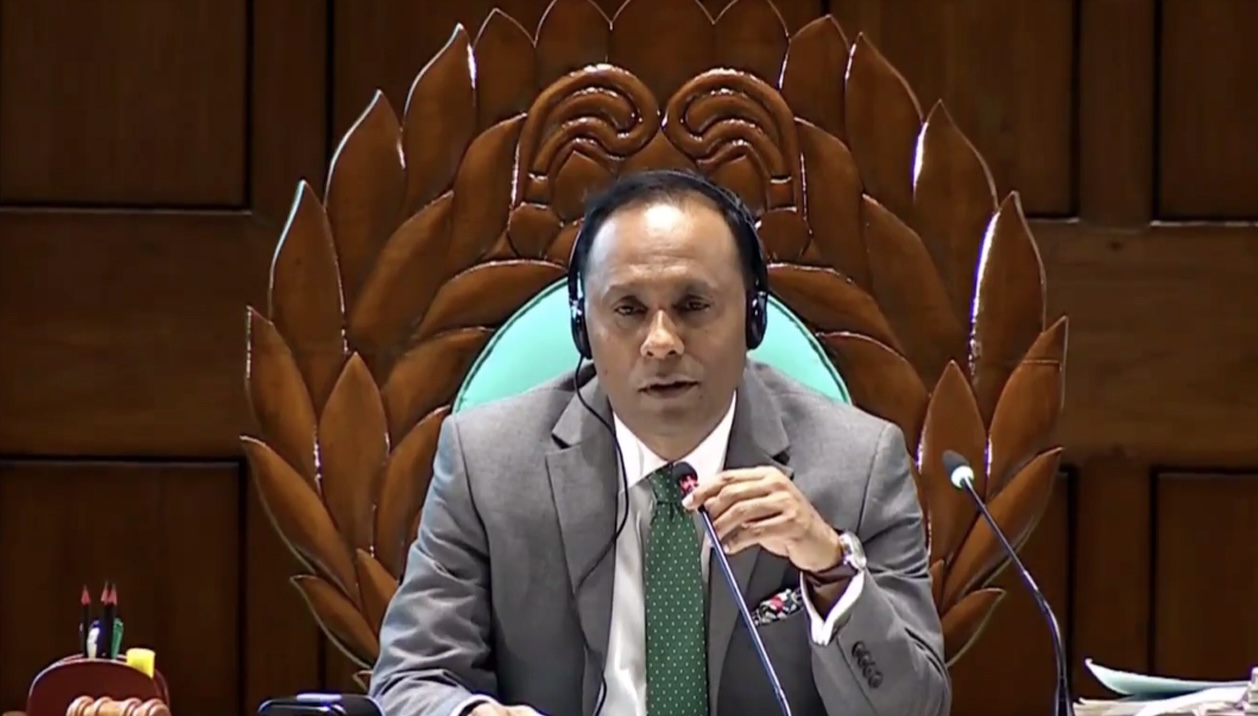 সংসদ কক্ষে মোবাইলে কথা, চিফ হুইপের দৃষ্টি আকর্ষণ করলেন ডেপুটি স্পিকার 15079_IMG_0396.jpeg