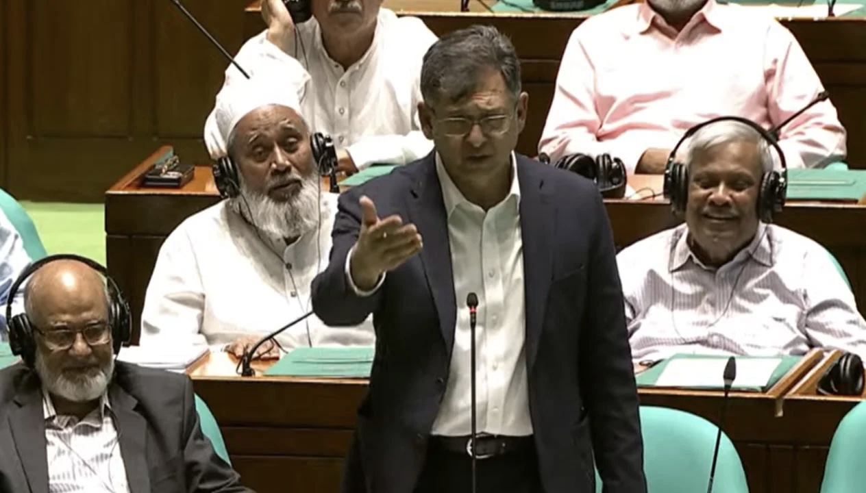 সীমান্তে কাঁটাতারের বেড়া দেবে বাংলাদেশ: সংসদে স্বরাষ্ট্রমন্ত্রী 15787_IMG_5749.jpeg