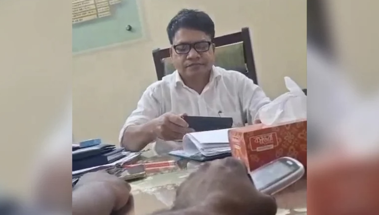 ক্যালকুলেটরে হিসাব করে ‘ঘুষ’ চাইলেন সরকারি কর্মকর্তা 15834_IMG_6007.jpeg