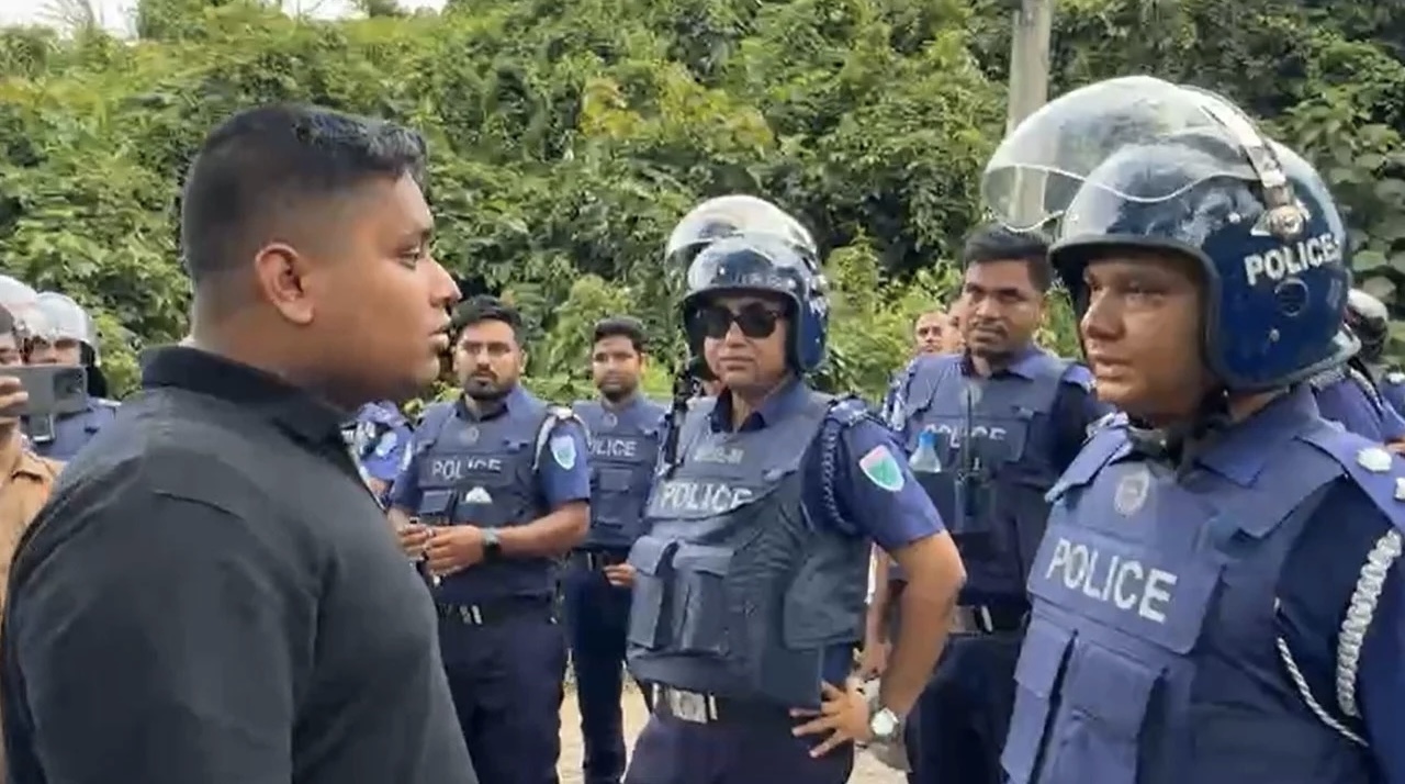 পুলিশও হবেন, দলীয় এজেন্ডাও বাস্তবায়ন করবেন—এটা হতে পারে না: হাসনাত 16203_IMG_8650.jpeg
