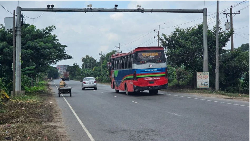 ঢাকা-চট্টগ্রাম মহাসড়কে এআই নজরদারিতে ২৭ ঘণ্টায় সাড়ে ১৫ লাখ জরিমানা 16429_c926ca0b118116c015d249d08c421f64.jpeg