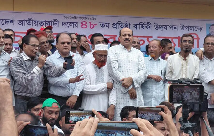 মাদক কারবারিদের কাছ থেকে ঘুষ নিলে ব্যবস্থা নেওয়া সম্ভব নয়: লায়ন আসলাম চৌধুরী 16529_IMG_9148.jpeg