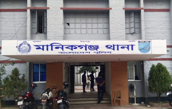 মানিকগঞ্জে স্ত্রী-কন্যাসহ প্রবাসীর মরদেহ উদ্ধার 16713_IMG_9676.jpeg