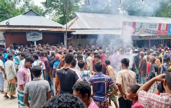 সারের দাবিতে কুড়িগ্রামে ফের কৃষকদের সড়ক অবরোধ 16799_IMG_9937.jpeg