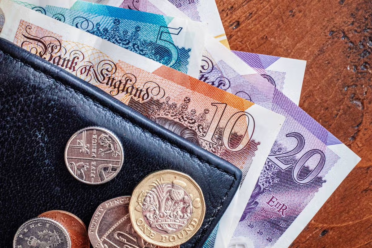17108_0_Wallet-with-cons-and-banknotes-on-wood.jpg