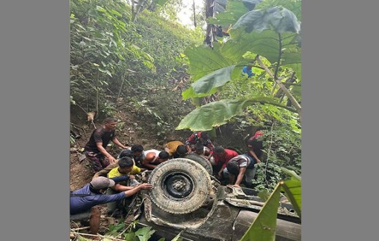 থানচিতে পর্যটকবাহী গাড়ী খাদে পড়ে নিহত ২ 17120_IMG_0815.jpeg