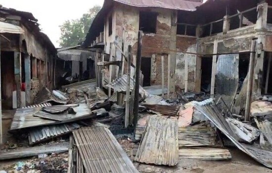 গৌরীপুরে মাঝরাতে অগ্নিকাণ্ডে ঝলমল সিনেমা হলসহ ২০টি দোকান পুড়ে ছাই 17162_IMG_0925.jpeg