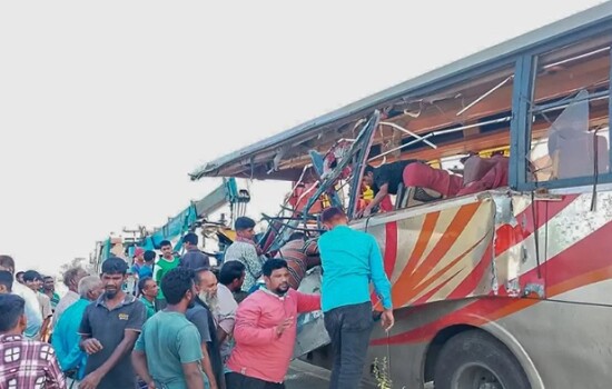 রংপুরে দাঁড়িয়ে থাকা ট্রাকে যাত্রীবাহী বাসের ধাক্কা, নিহত বেড়ে ৪ 17408_IMG_1501.jpeg