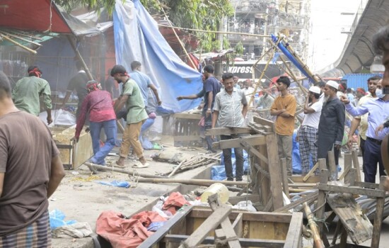 গুলিস্তানে ডিএসসিসির অভিযান, শতাধিক অবৈধ দোকান উচ্ছেদ 17419_IMG_1537.jpeg